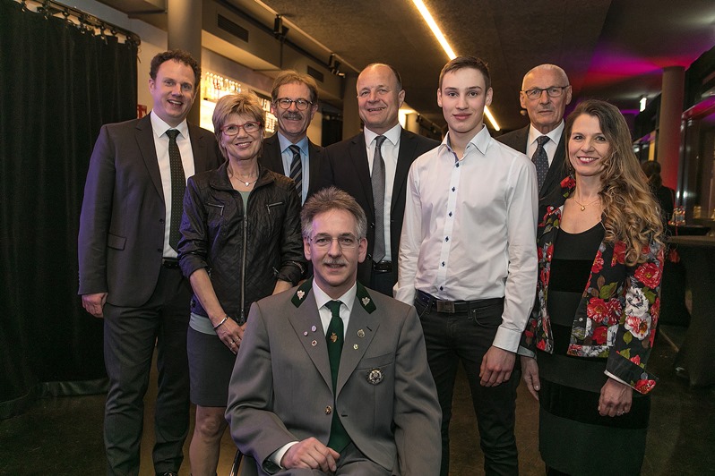 Gruppenbild Sonderehrungen: Dr. Matthias Knecht, Trautel Uhl, Konrad Seigfried, Heiko Tafelmaier, Werner Spec, Patrick Eberle, Franz Miksch, Gaby Wulff (v.l.)